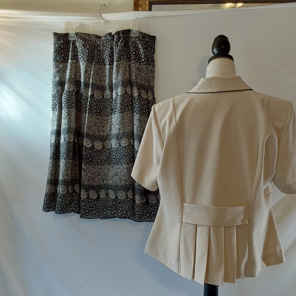 STUDIO I Two Piece Skirt Set Tan/Black Blazer & Floral Skirt set Size 14W - Picture 6 of 15